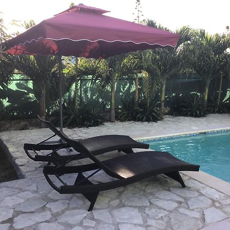 Villa Nilsa Baní Buitenkant foto