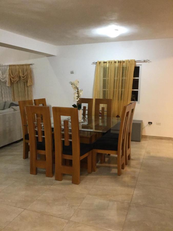 Villa Nilsa Baní Buitenkant foto